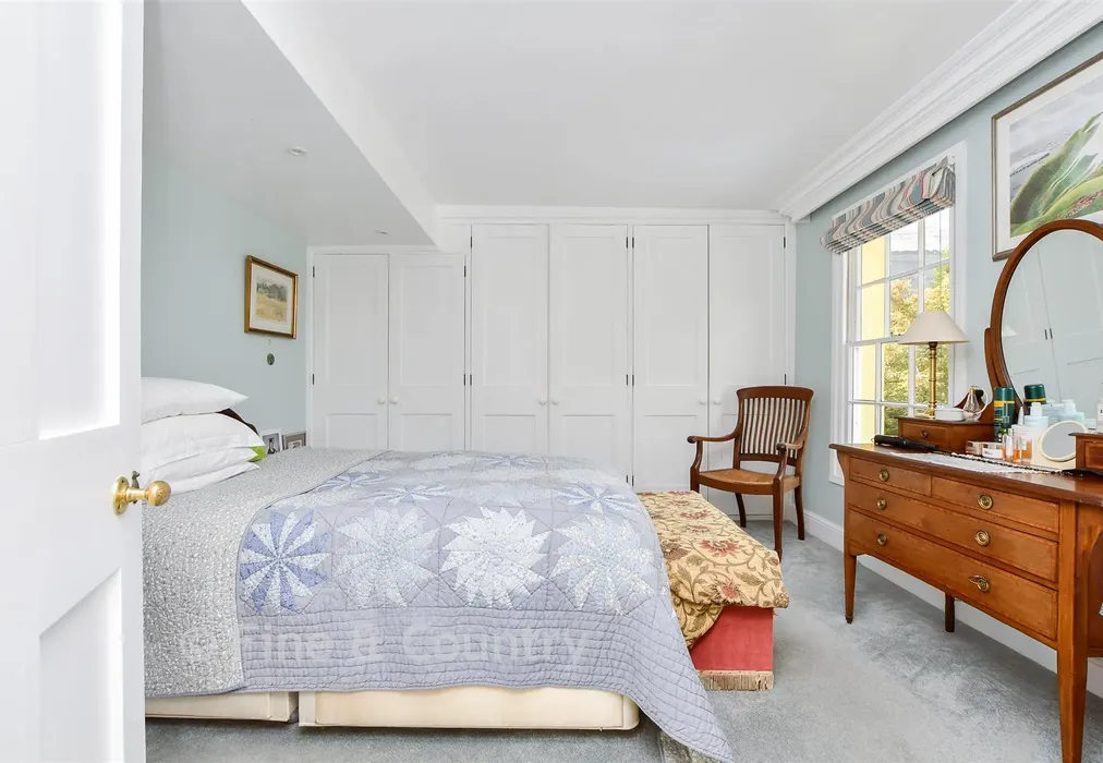 Bedroom 1 - Blackfriars Street, Canterbury, Kent - Wards of Kent