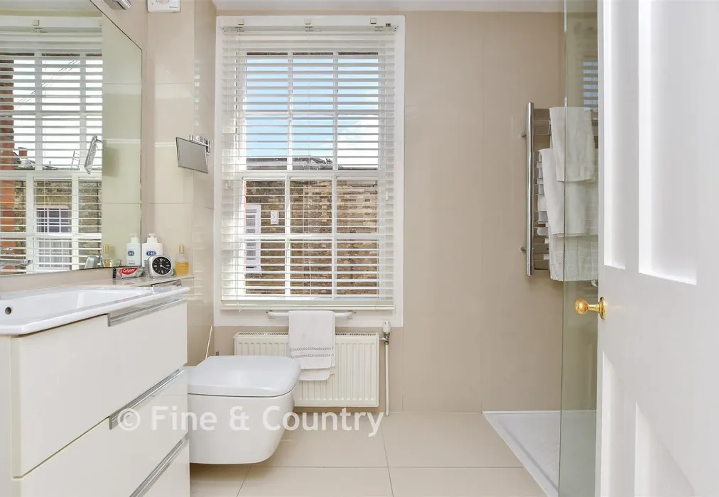 Shower Room - Blackfriars Street, Canterbury, Kent - Wards of Kent