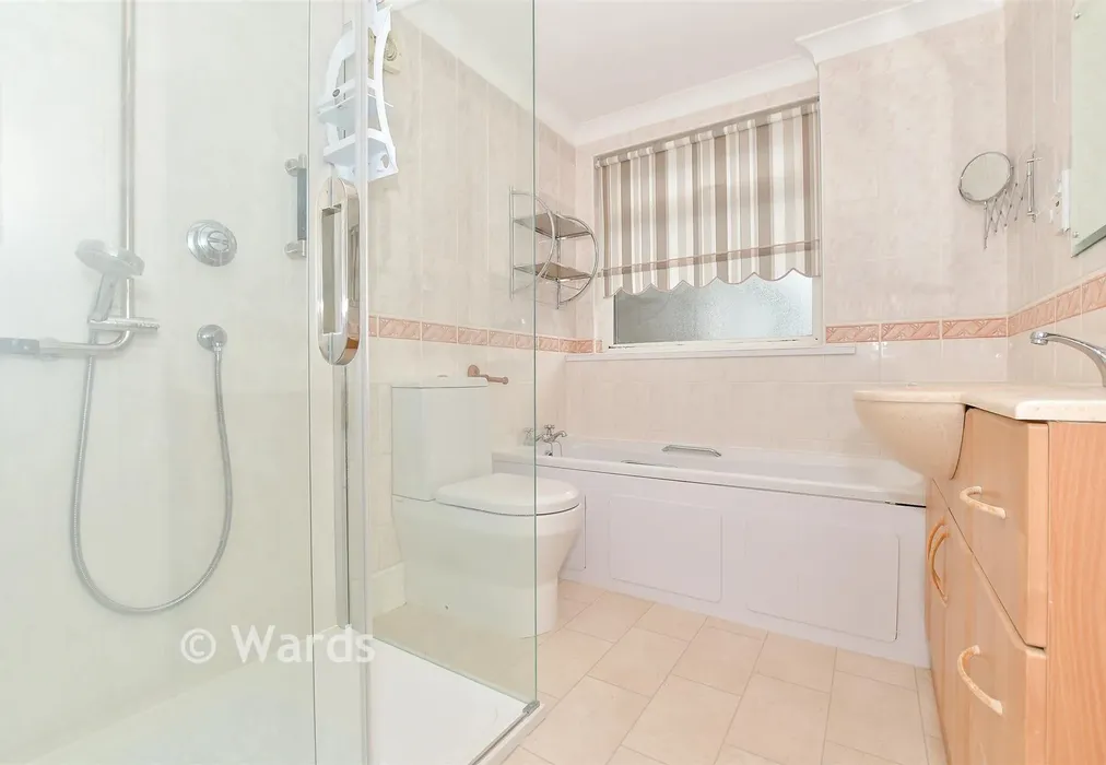 Bathroom - Sene Park, Hythe, Kent - Wards of Kent