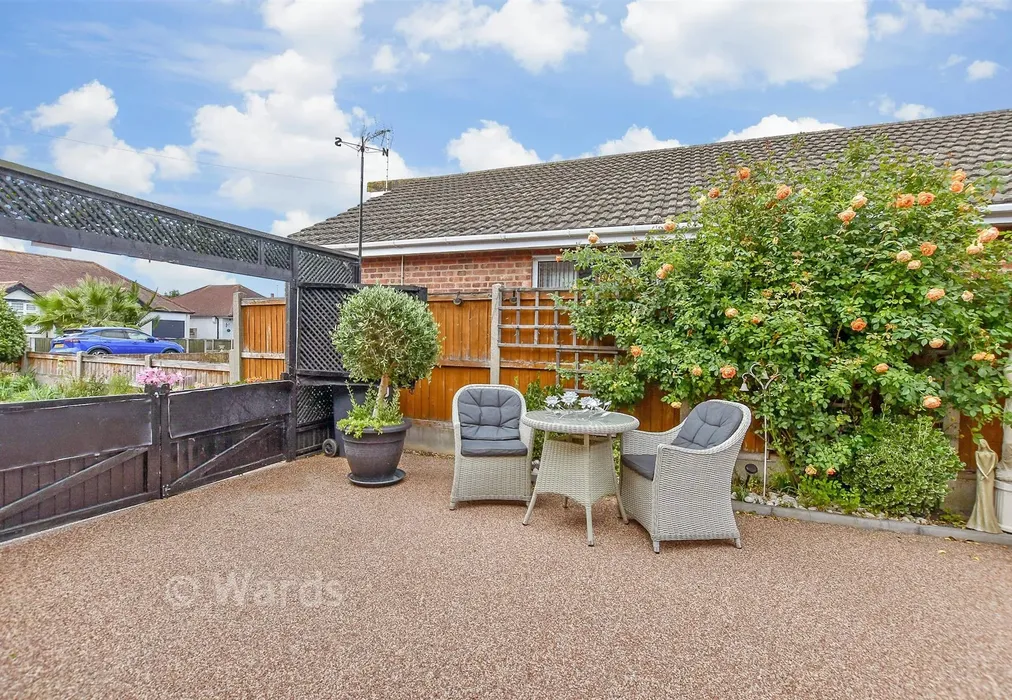 Side Garden - Sandown Drive, Herne Bay, Kent - Wards of Kent