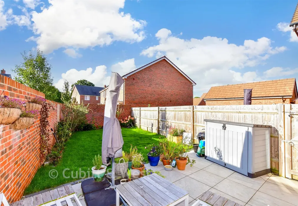 Rear Garden - Legg Vale, Chichester, West Sussex - Wards of Kent