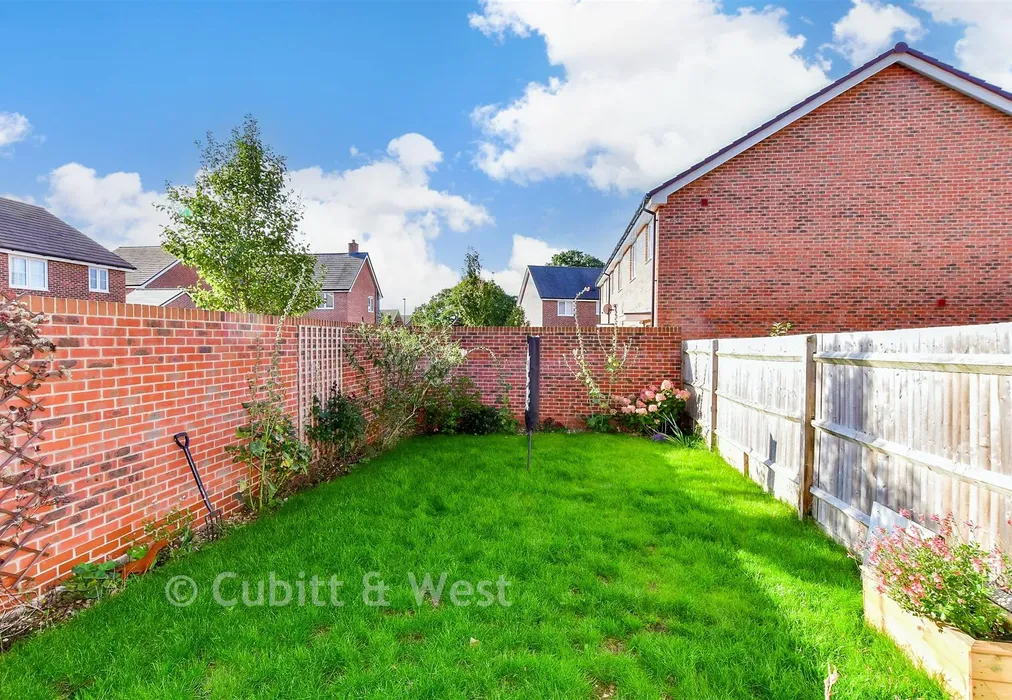 Rear Garden - Legg Vale, Chichester, West Sussex - Wards of Kent