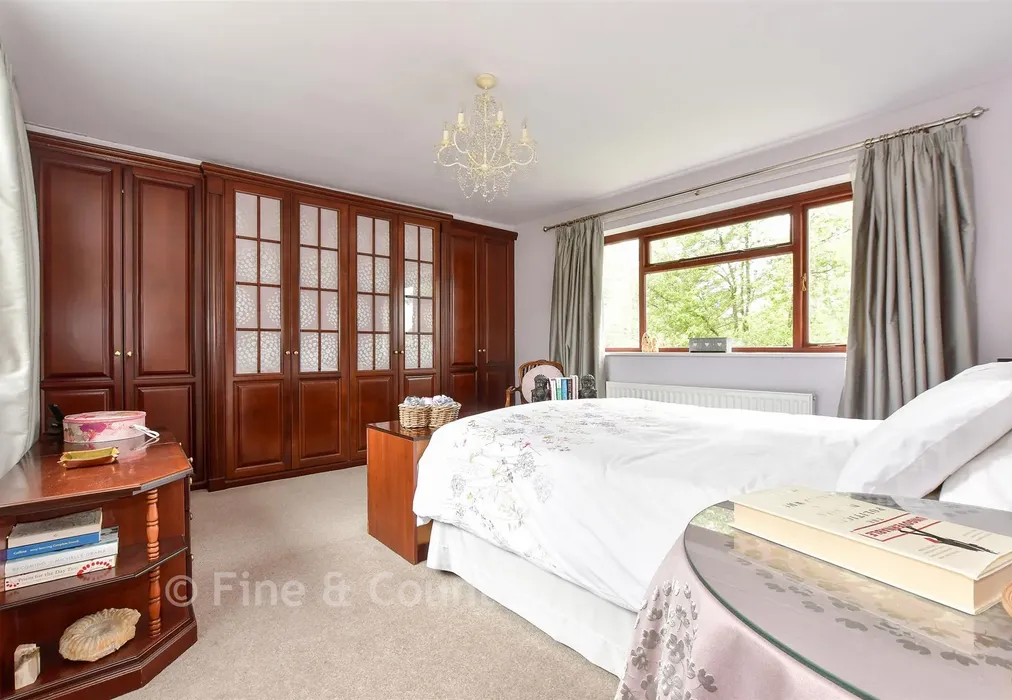 Bedroom 1 - Fishbourne Lane, Fishbourne, Isle of Wight - Wards of Kent