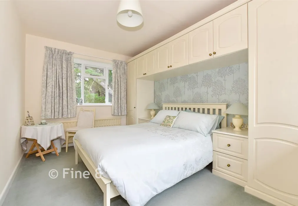 Bedroom 2 - Fishbourne Lane, Fishbourne, Isle of Wight - Wards of Kent
