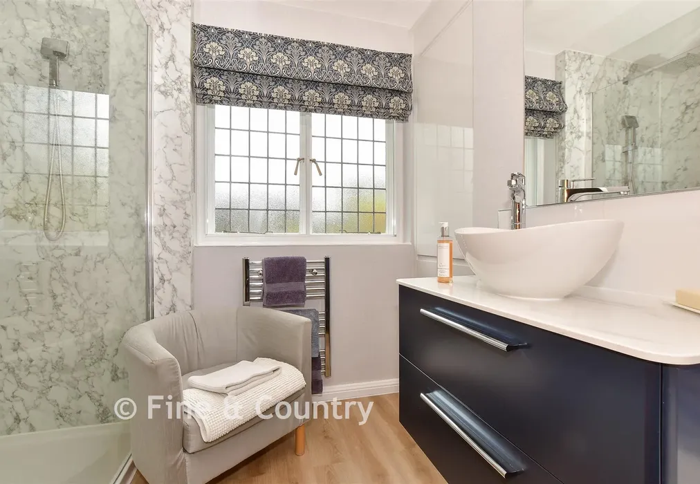 Shower Room - Fishbourne Lane, Fishbourne, Isle of Wight - Wards of Kent