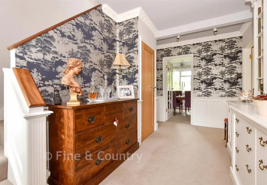 Internal Lifestyle Photograph - Fishbourne Lane, Fishbourne, Isle of Wight - Wards of Kent