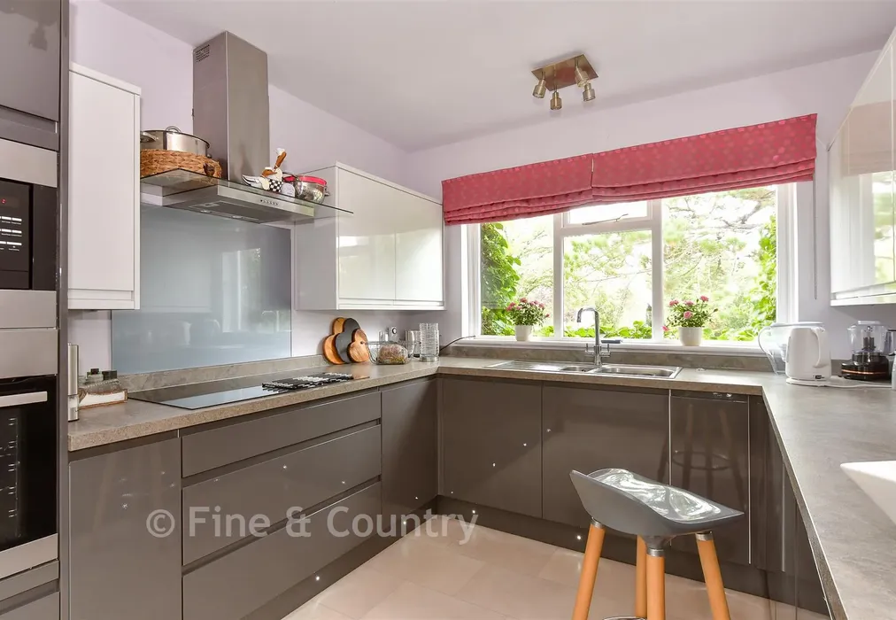 Kitchen - Fishbourne Lane, Fishbourne, Isle of Wight - Wards of Kent