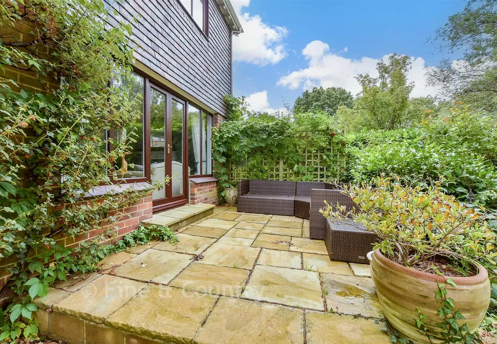 Patio / Decking - Fishbourne Lane, Fishbourne, Isle of Wight - Wards of Kent