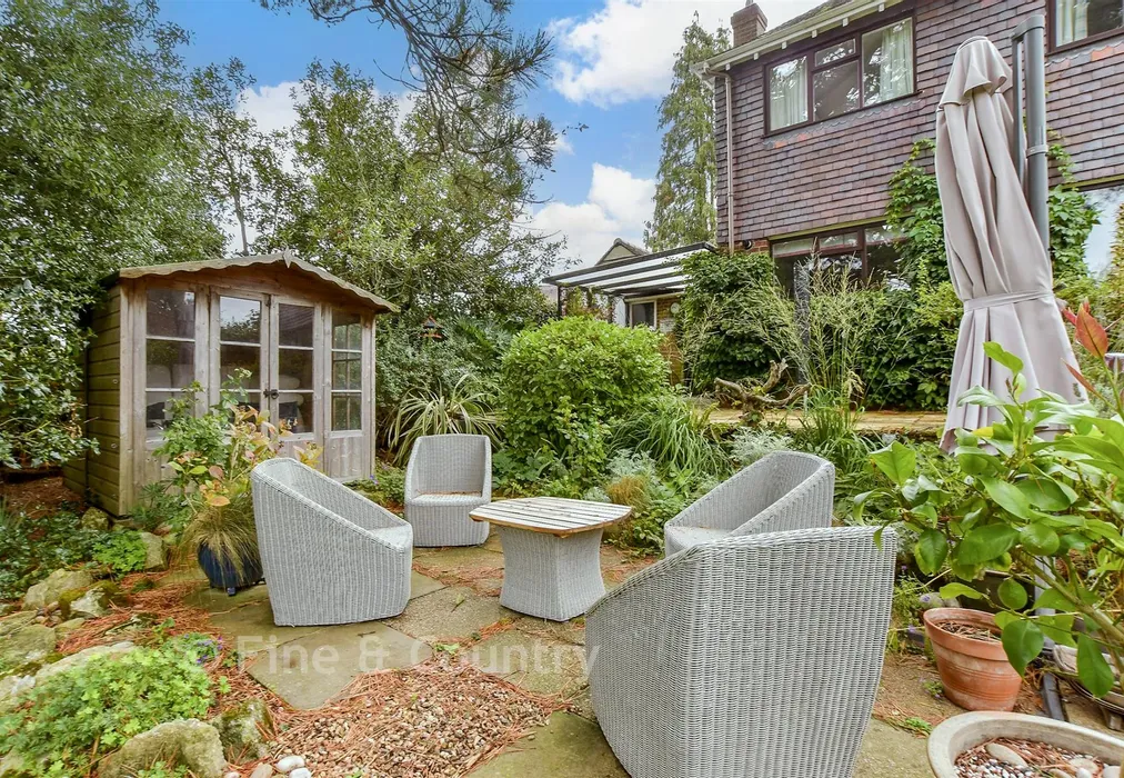 External Lifestyle Photograph - Fishbourne Lane, Fishbourne, Isle of Wight - Wards of Kent
