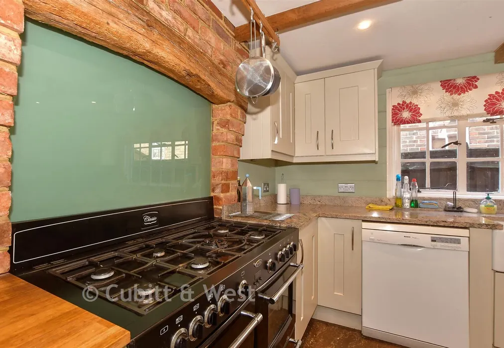 Kitchen - Church Street, Rudgwick, West Sussex - Wards of Kent