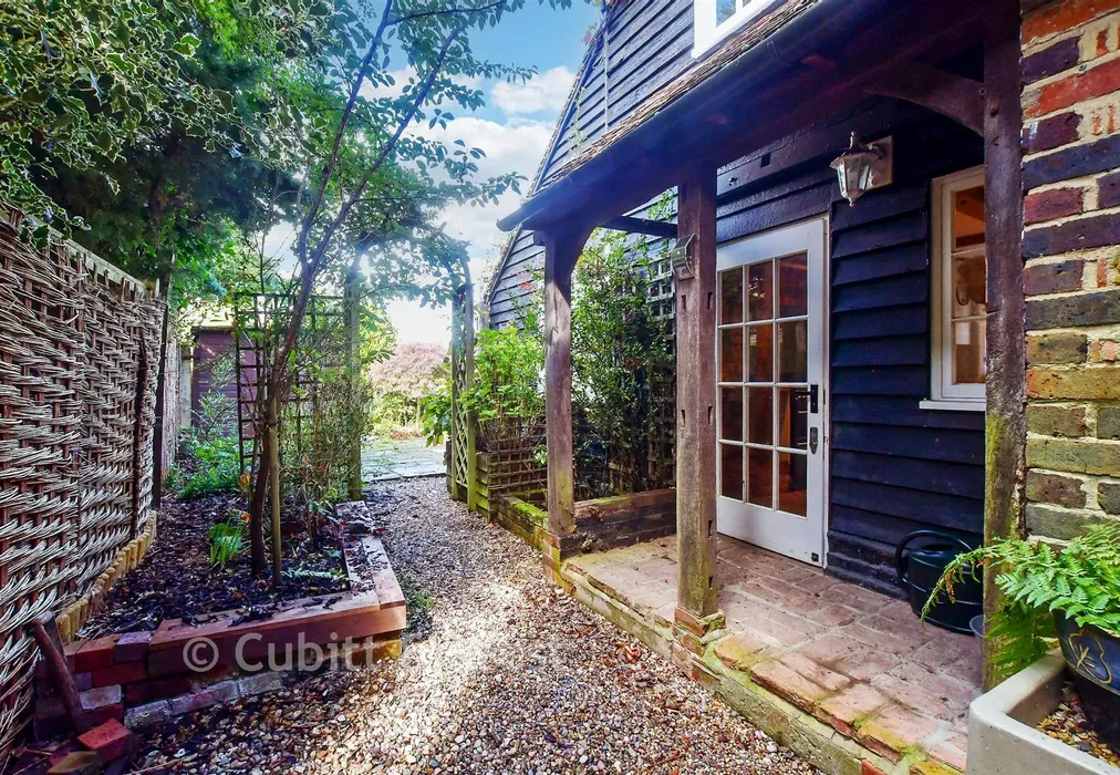 Rear Garden - Church Street, Rudgwick, West Sussex - Wards of Kent