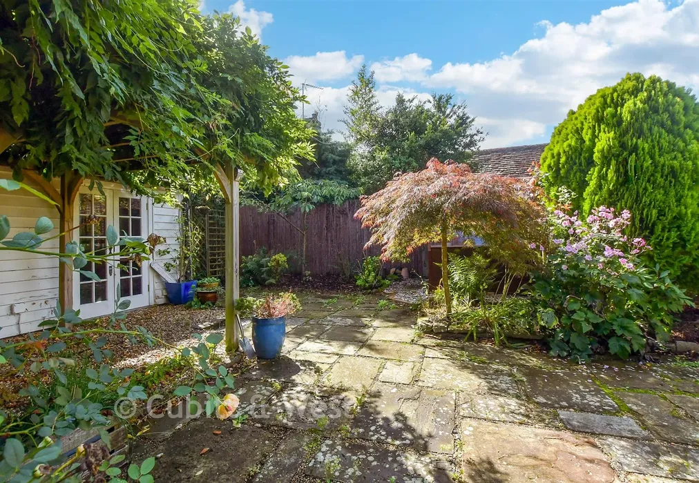 Rear Garden - Church Street, Rudgwick, West Sussex - Wards of Kent