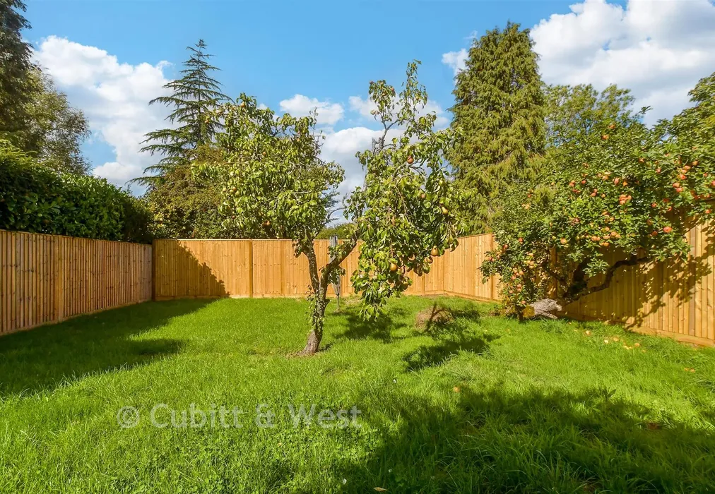 Rear Garden - Church Street, Rudgwick, West Sussex - Wards of Kent