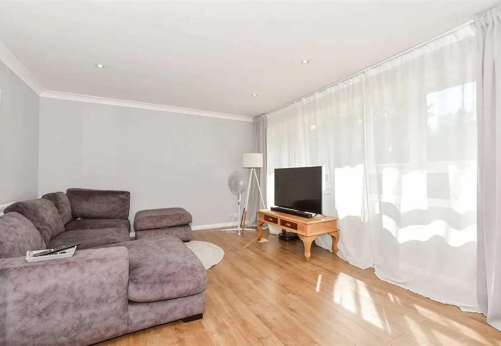 Lounge - Succombs Hill, Warlingham, Surrey - Wards of Kent