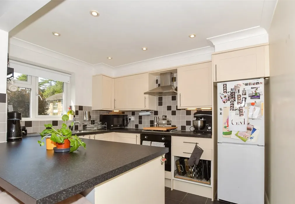 Kitchen - Succombs Hill, Warlingham, Surrey - Wards of Kent
