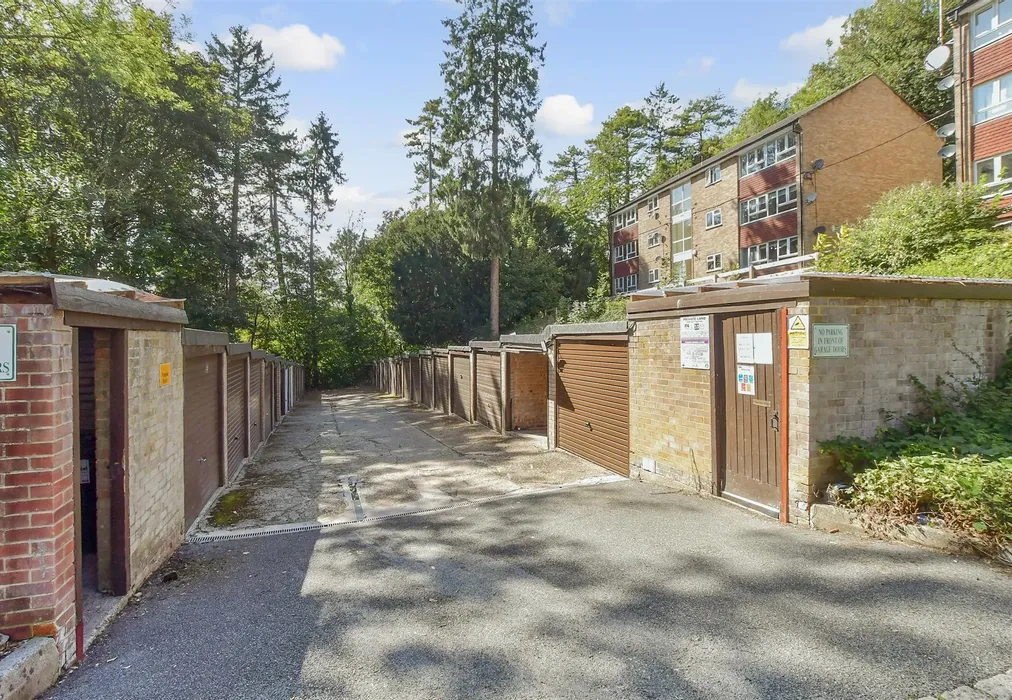 Driveway/Parking - Succombs Hill, Warlingham, Surrey - Wards of Kent