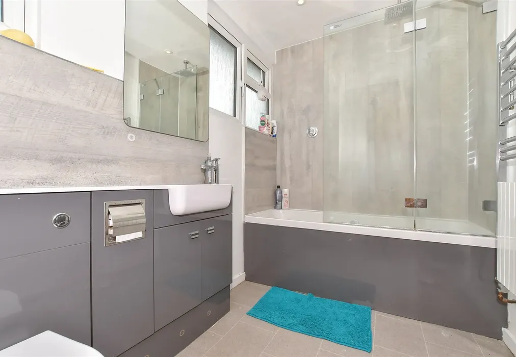 Bathroom - St. Mildred's Court, Walmer, Deal, Kent - Wards of Kent