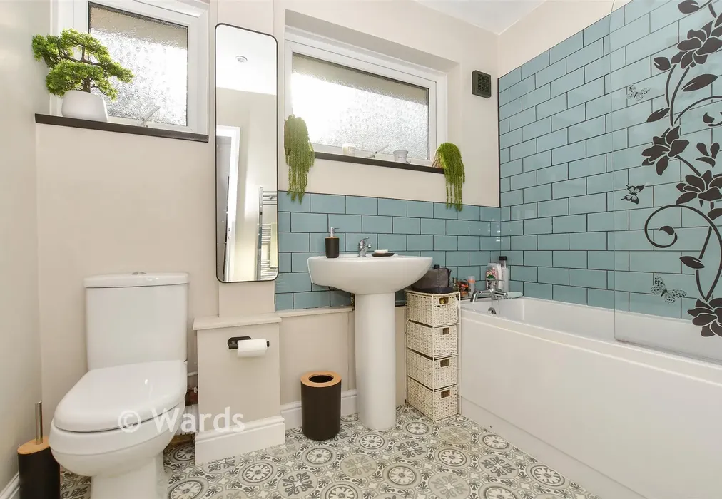Bathroom - Blackburn Road, Greenhill, Herne Bay, Kent - Wards of Kent