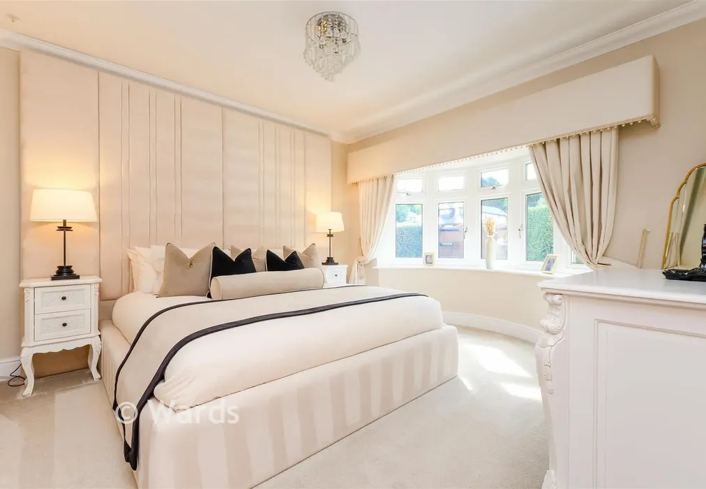 Bedroom 1 - The Grove, West Kingsdown, Sevenoaks, Kent - Wards of Kent