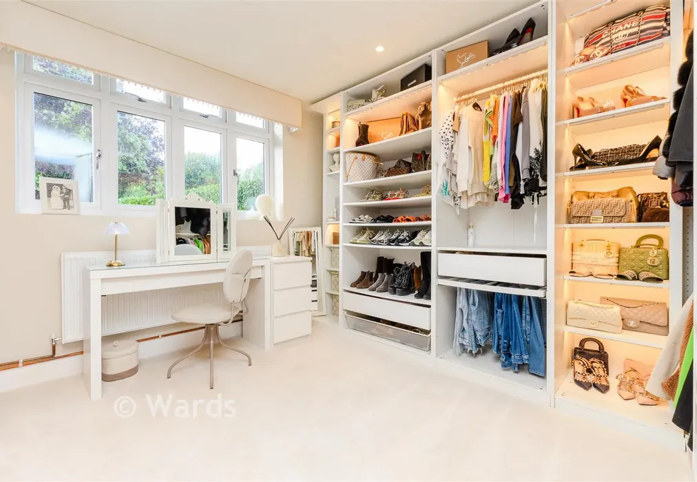 Dressing Room - The Grove, West Kingsdown, Sevenoaks, Kent - Wards of Kent