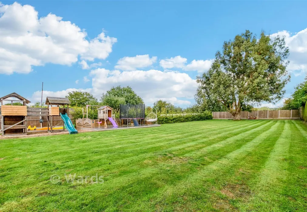 Rear Garden - The Grove, West Kingsdown, Sevenoaks, Kent - Wards of Kent