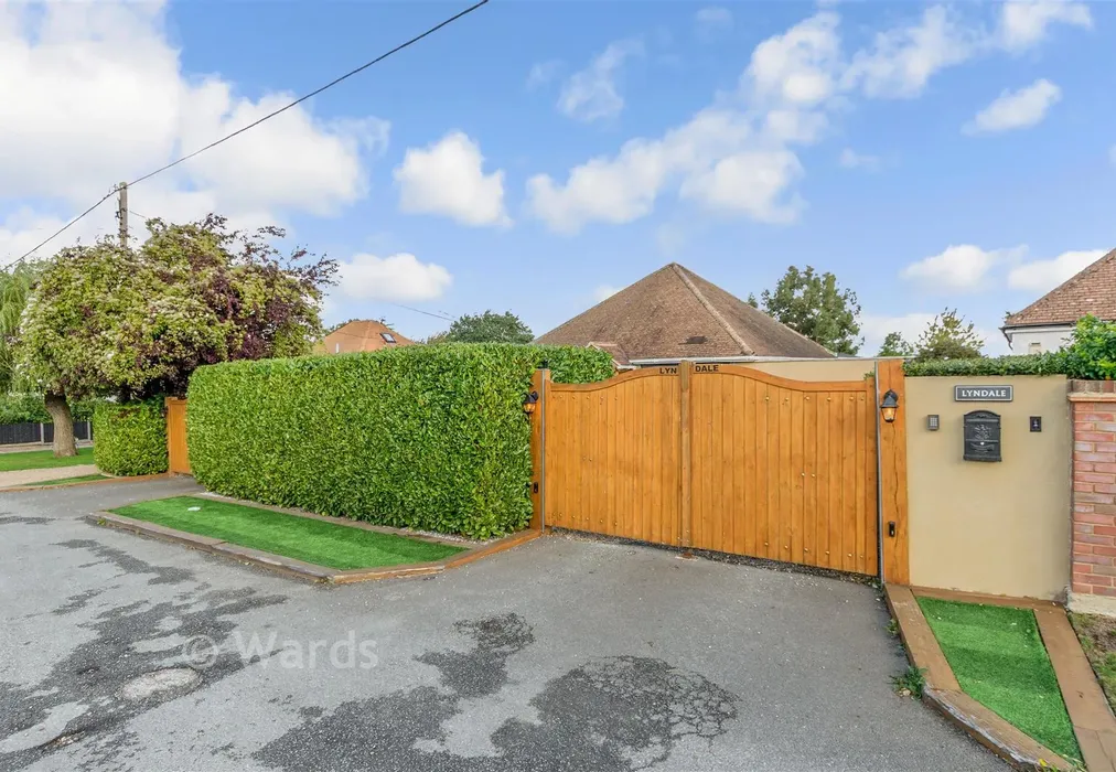 Driveway/Parking - The Grove, West Kingsdown, Sevenoaks, Kent - Wards of Kent