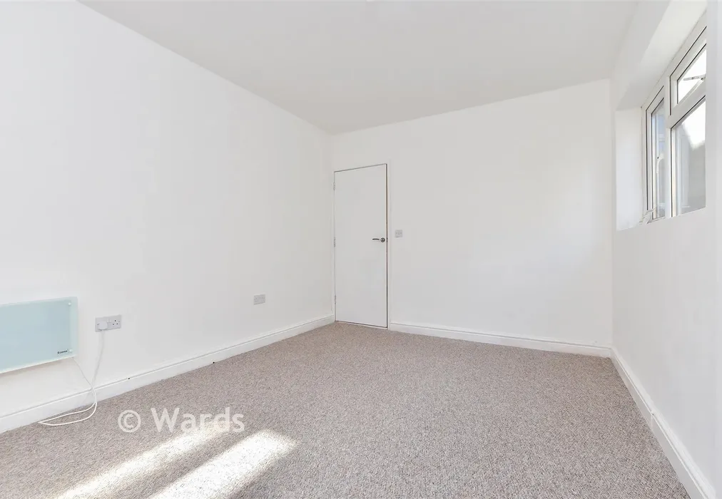 Flat 2 Bedroom 1 - Gordon Road, Margate, Kent - Wards of Kent