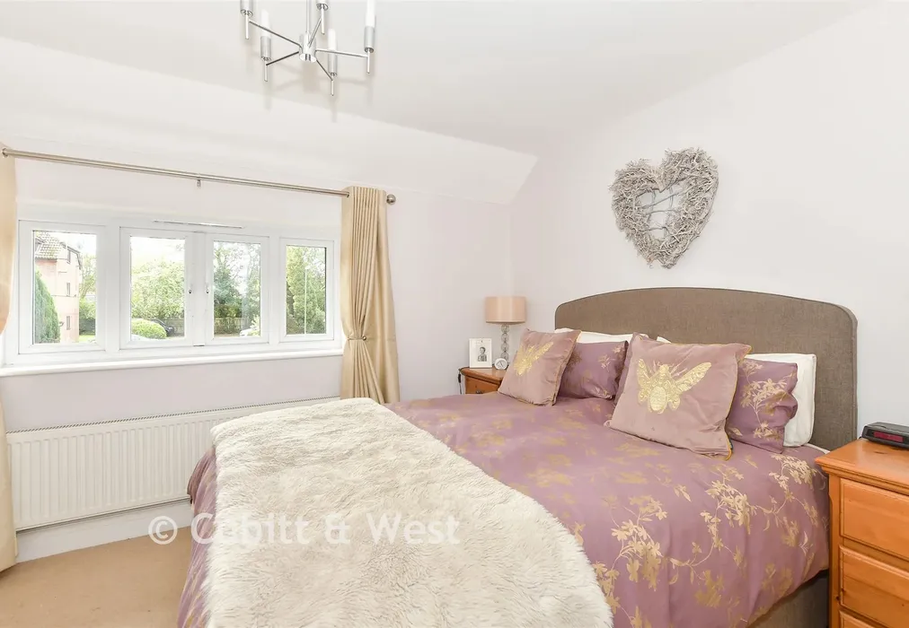 Bedroom 1 - Quinta Mews, Pease Pottage, Crawley, West Sussex - Wards of Kent