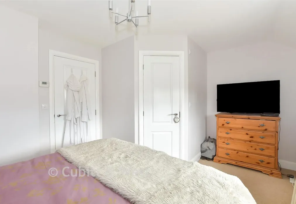 Bedroom 1 - Quinta Mews, Pease Pottage, Crawley, West Sussex - Wards of Kent