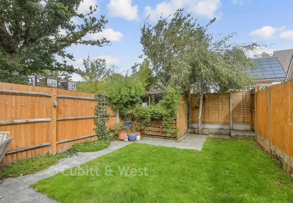 Rear Garden - Quinta Mews, Pease Pottage, Crawley, West Sussex - Wards of Kent