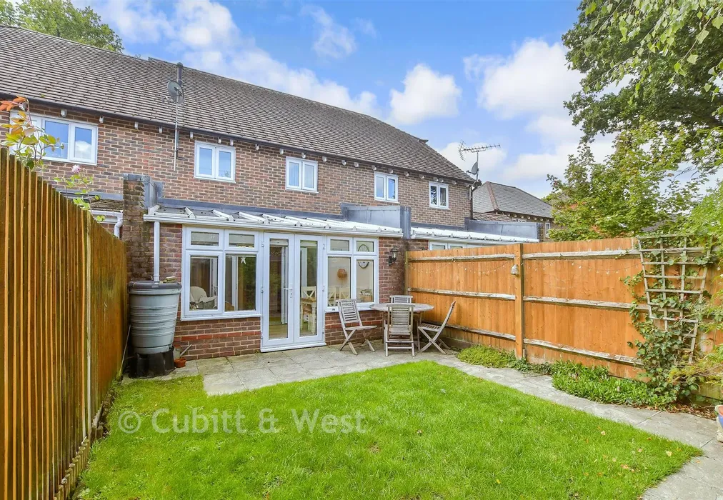 Rear Garden - Quinta Mews, Pease Pottage, Crawley, West Sussex - Wards of Kent