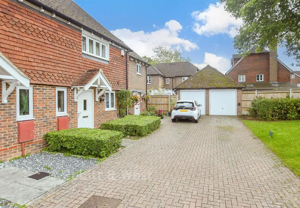Street View - Quinta Mews, Pease Pottage, Crawley, West Sussex - Wards of Kent
