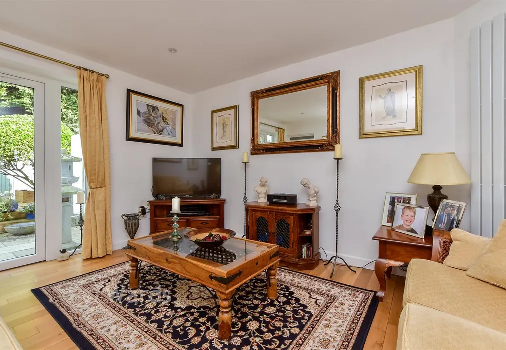 Lounge - Harold Road, Birchington, Kent - Wards of Kent