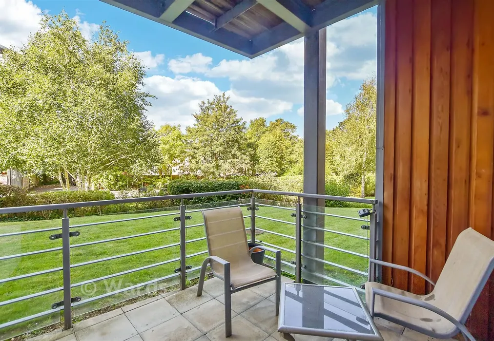 Balcony / Terrace - Cornhill Place, Maidstone, Kent - Wards of Kent