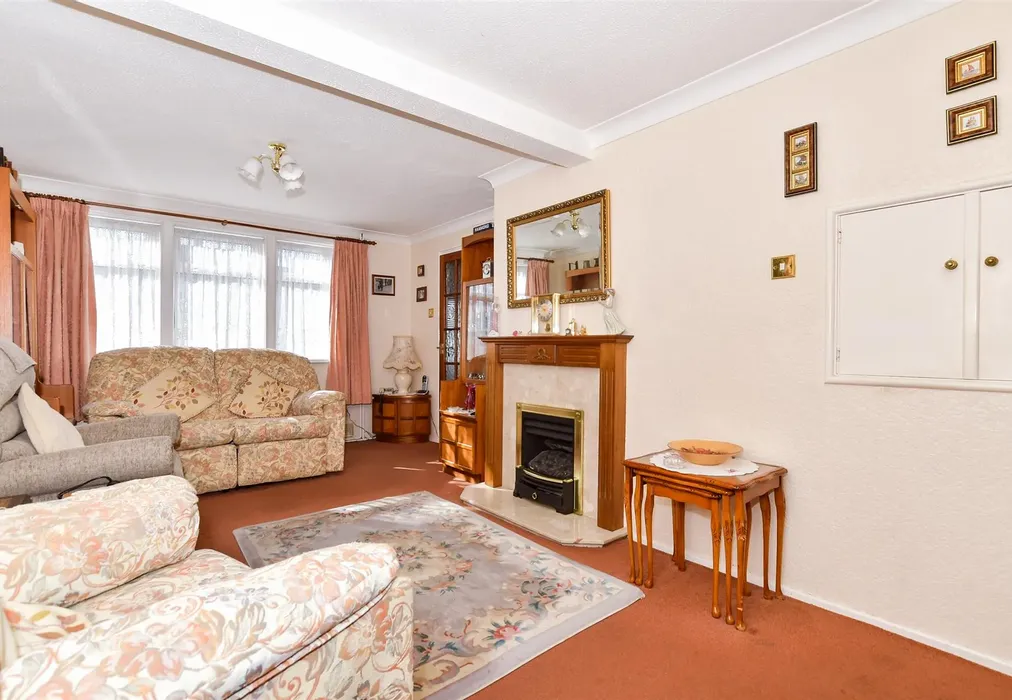 Lounge/Diner - Cheshire Road, Maidstone, Kent - Wards of Kent