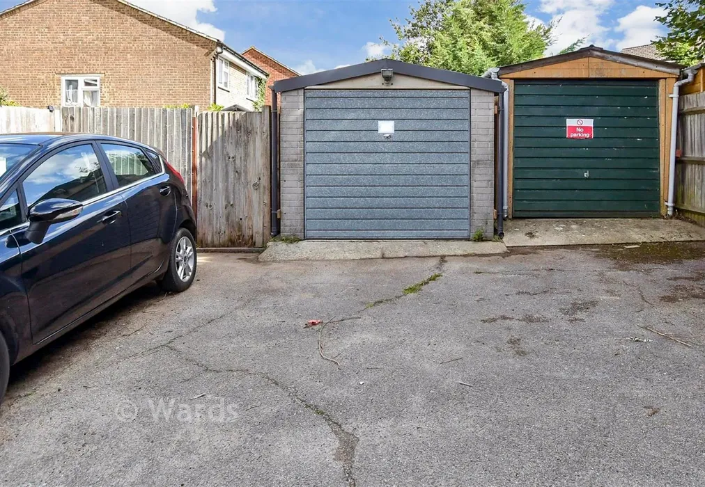 Garage - Barleycorn, Leybourne, West Malling, Kent - Wards of Kent