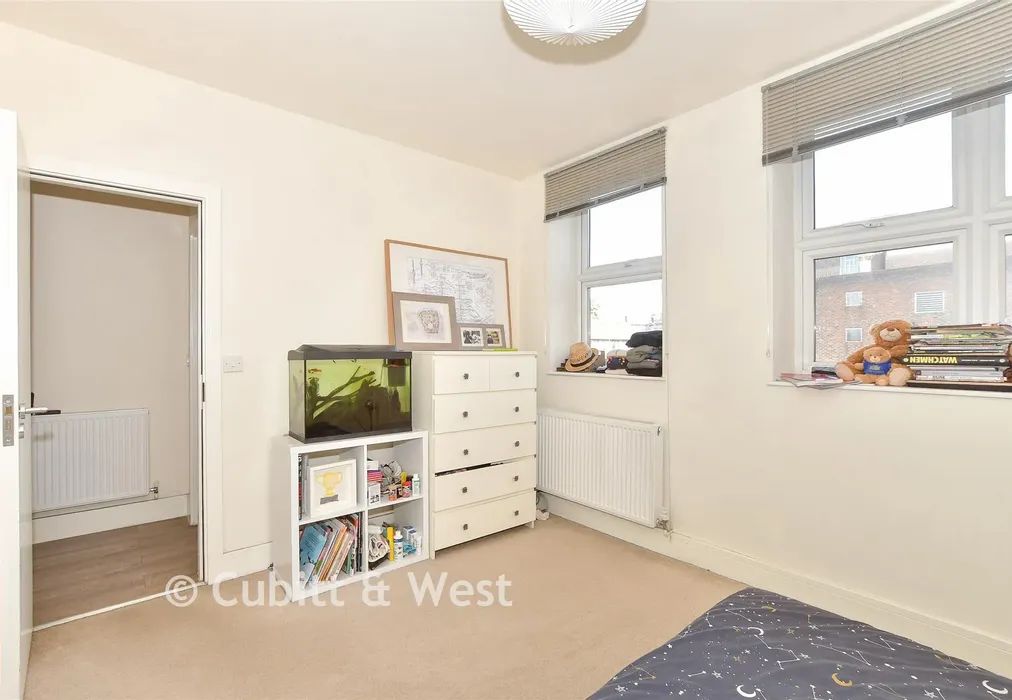 Bedroom - London Road, East Grinstead, West Sussex - Wards of Kent