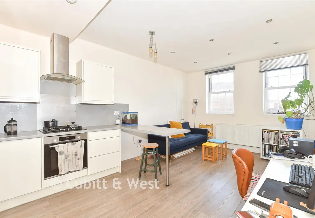 Kitchen/ Lounge - London Road, East Grinstead, West Sussex - Wards of Kent