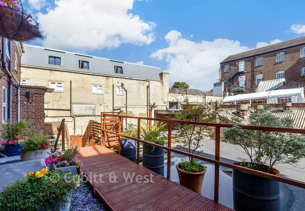 External Lifestyle Photograph - London Road, East Grinstead, West Sussex - Wards of Kent