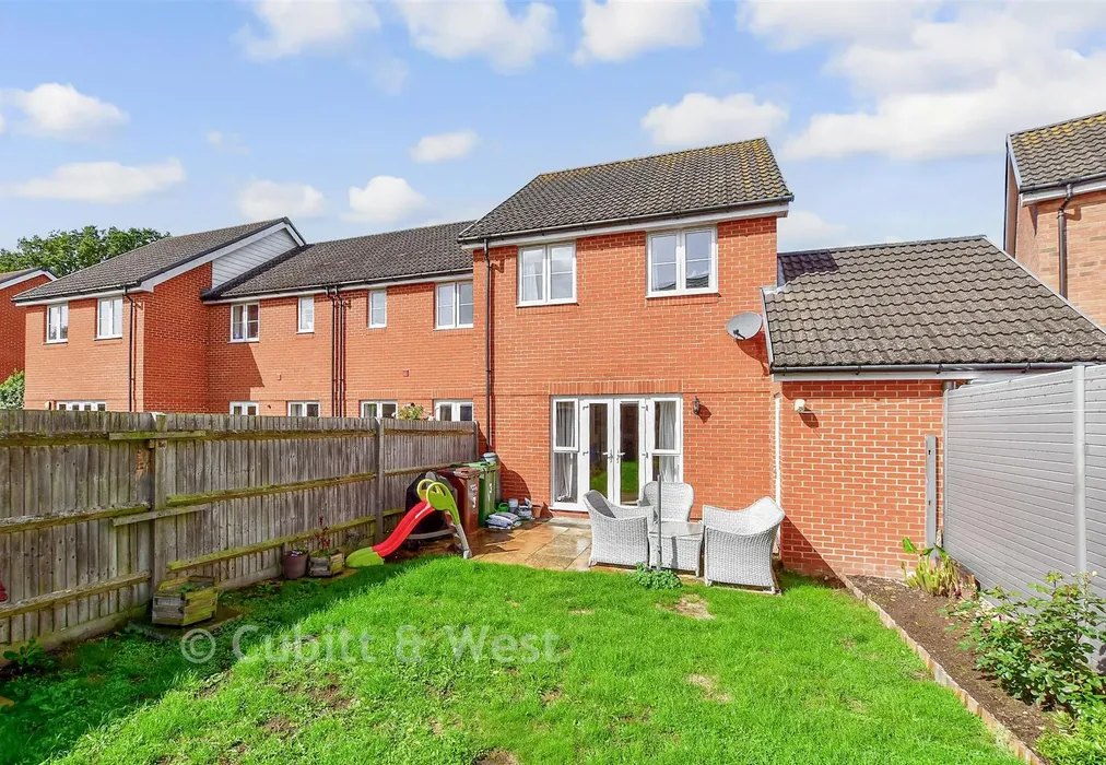 Rear Garden - Barge Close, Yapton, Arundel, West Sussex - Wards of Kent