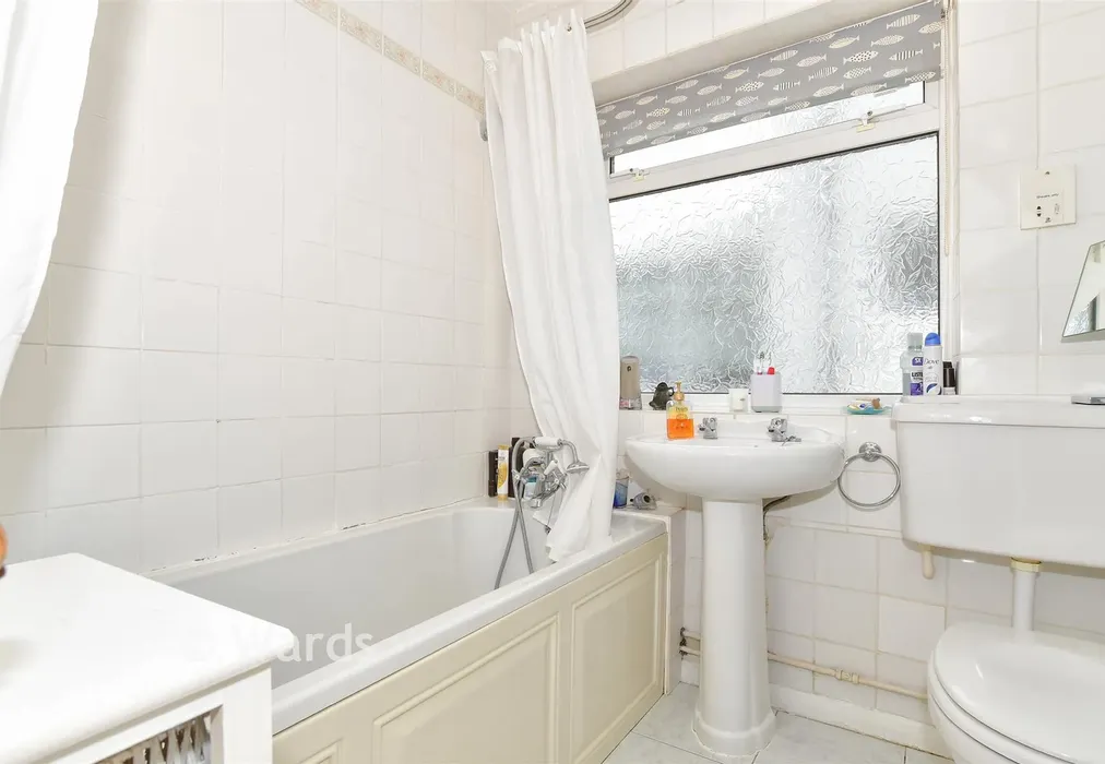 Bathroom - Belgrave Road, Minster-On-Sea, Sheerness, Kent - Wards of Kent
