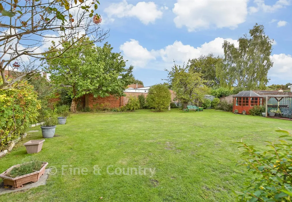 Rear Garden - High Street, Fordwich, Canterbury, Kent - Wards of Kent