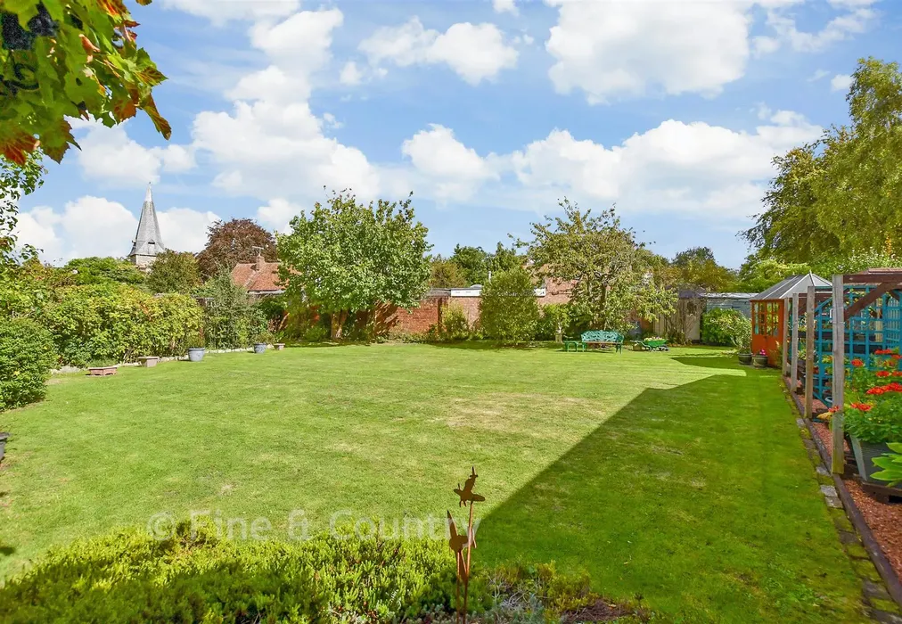 Rear Garden - High Street, Fordwich, Canterbury, Kent - Wards of Kent