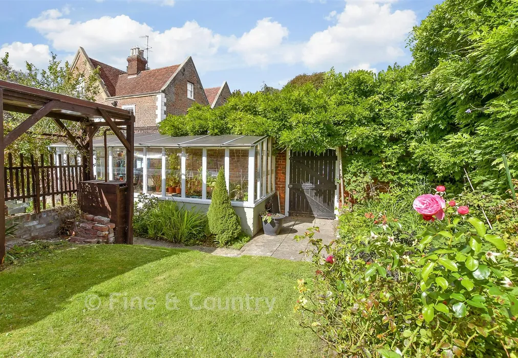 Side Garden - High Street, Fordwich, Canterbury, Kent - Wards of Kent