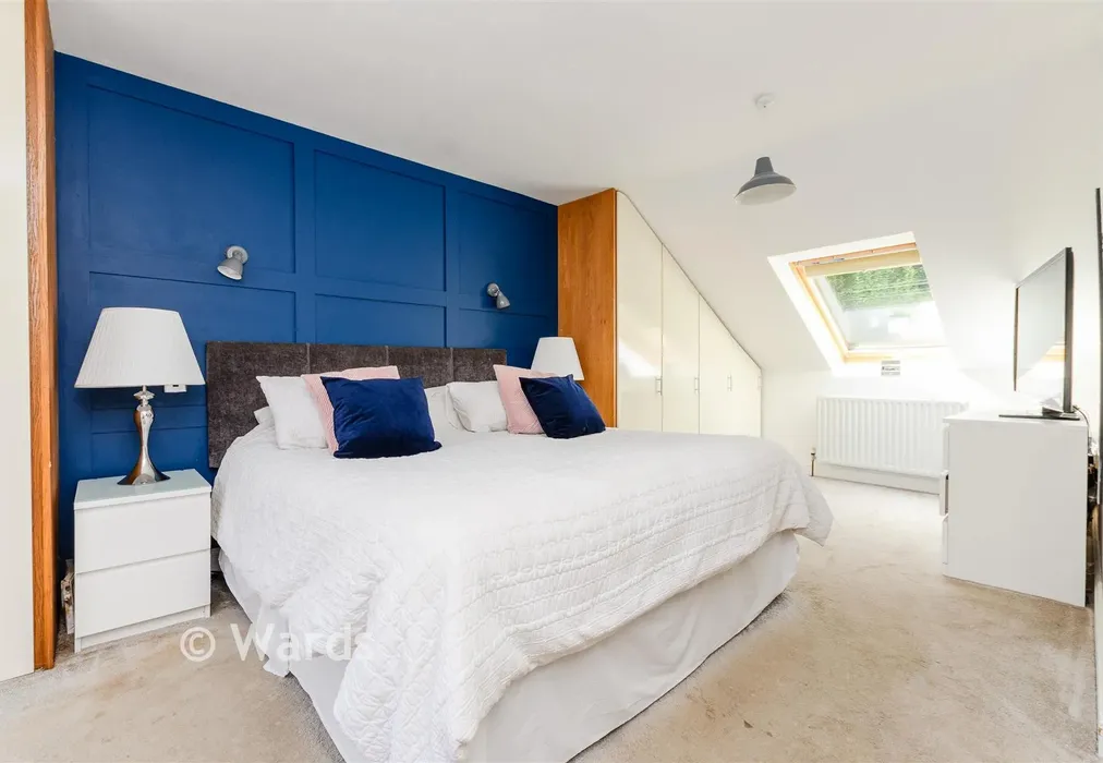 Bedroom 1 - Valley Lane, Culverstone, Meopham, Kent - Wards of Kent