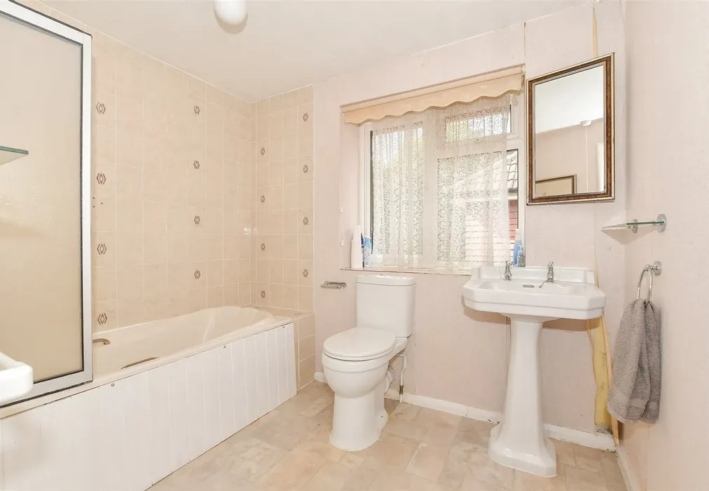 Bathroom - Hillcrest Close, Scaynes Hill, Haywards Heath, West Sussex - Wards of Kent