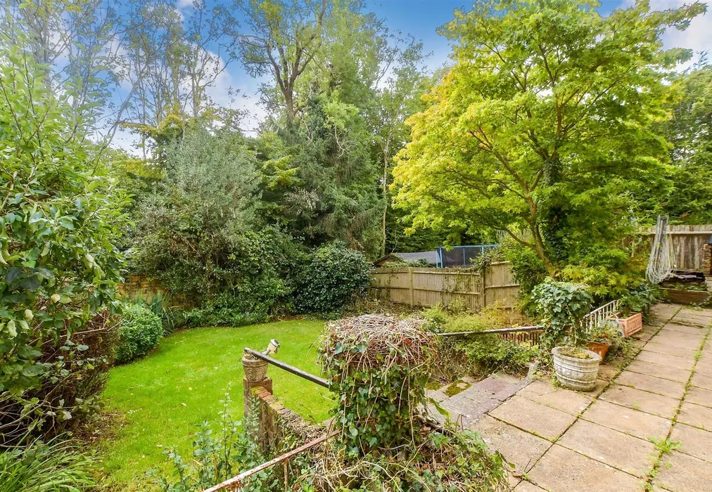 Rear Garden - Hillcrest Close, Scaynes Hill, Haywards Heath, West Sussex - Wards of Kent