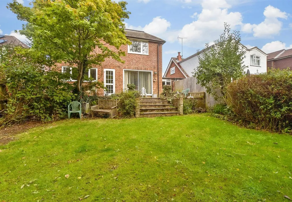 Rear Garden - Hillcrest Close, Scaynes Hill, Haywards Heath, West Sussex - Wards of Kent