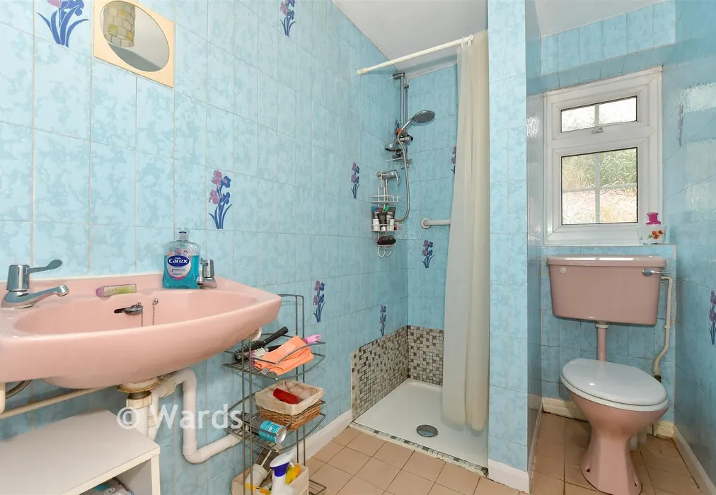 Shower Room - Mill Lane, Shepherdswell, Kent - Wards of Kent