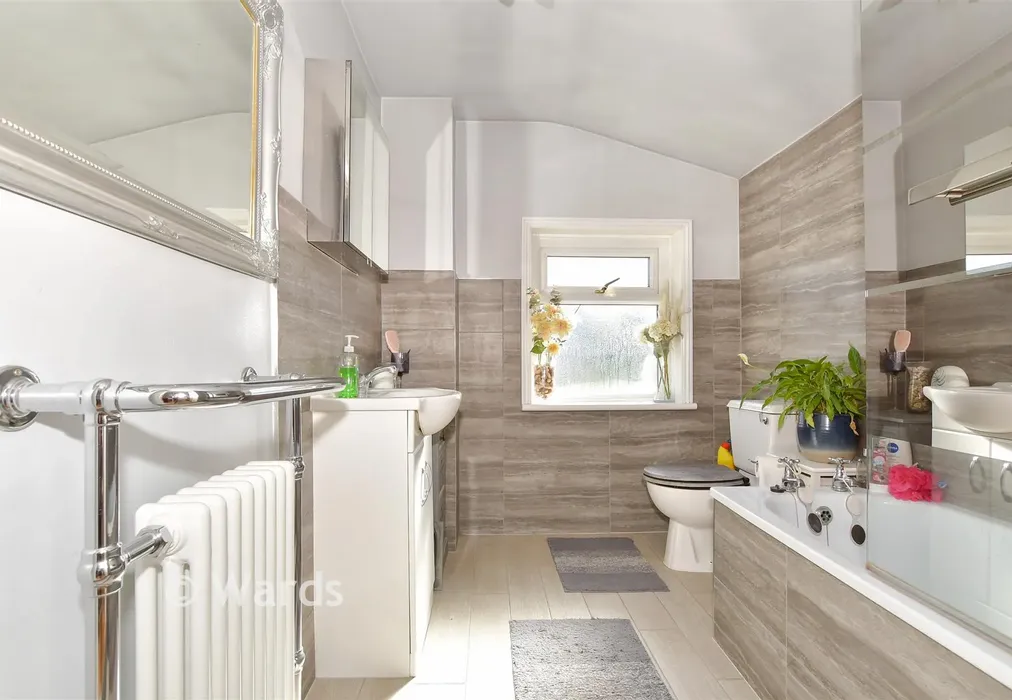 Bathroom - Harold Road, Sittingbourne, Kent - Wards of Kent